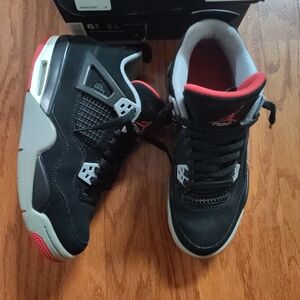 Air Jordan 4 Retro Bred